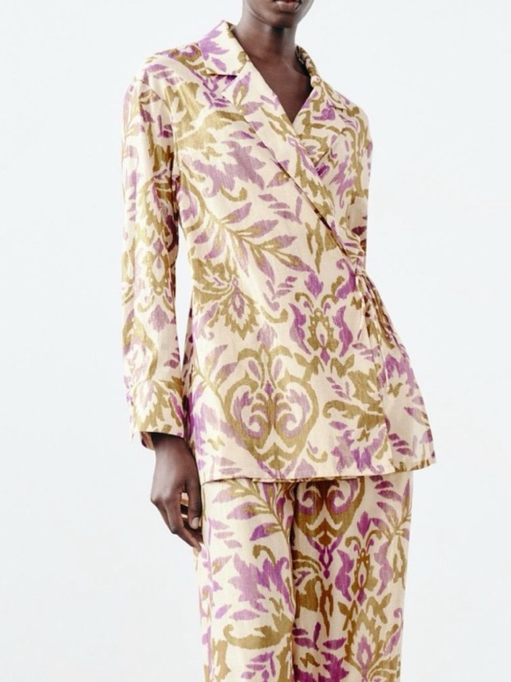 ZARA Bloggers Fave
Lightweight Shiny Blazer Jacket 
Tan purple